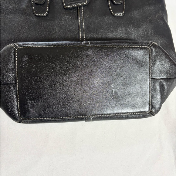Coach Black Leather Y2K med Tote with Buckle Details - Picture 7 of 9